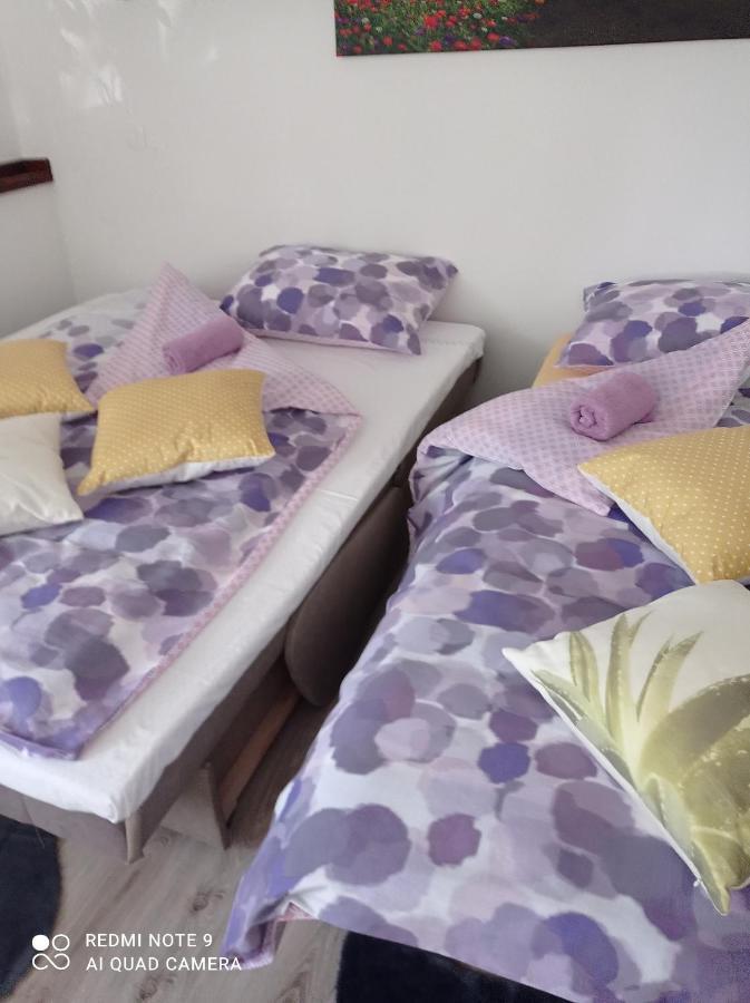 Studio Apartman Sonja Otočac Buitenkant foto