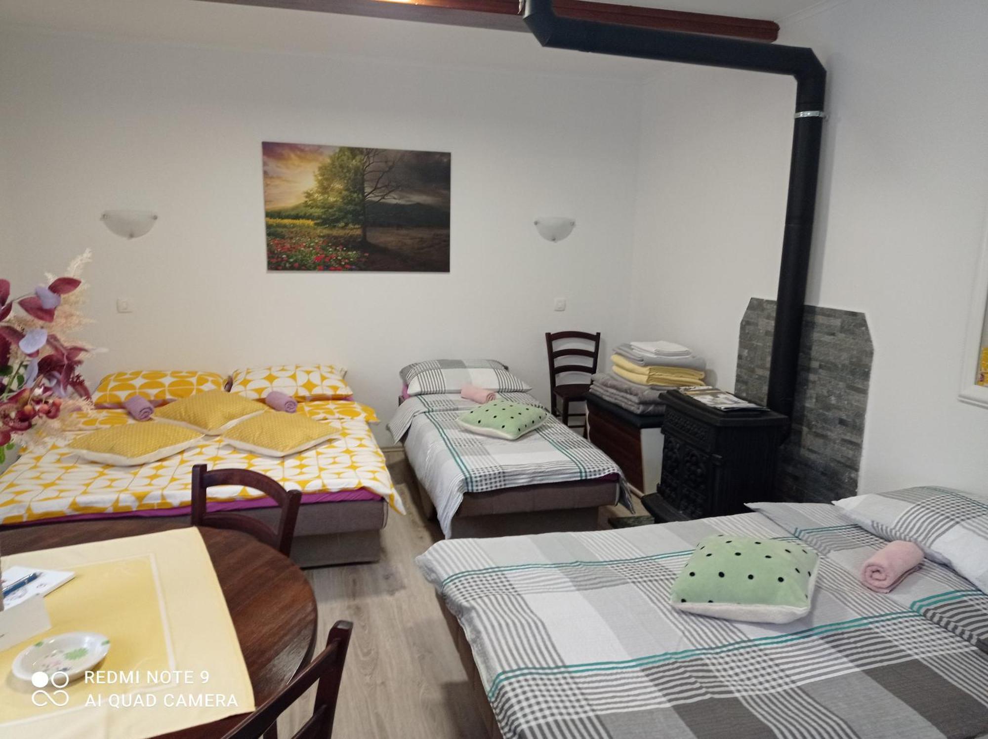 Studio Apartman Sonja Otočac Buitenkant foto